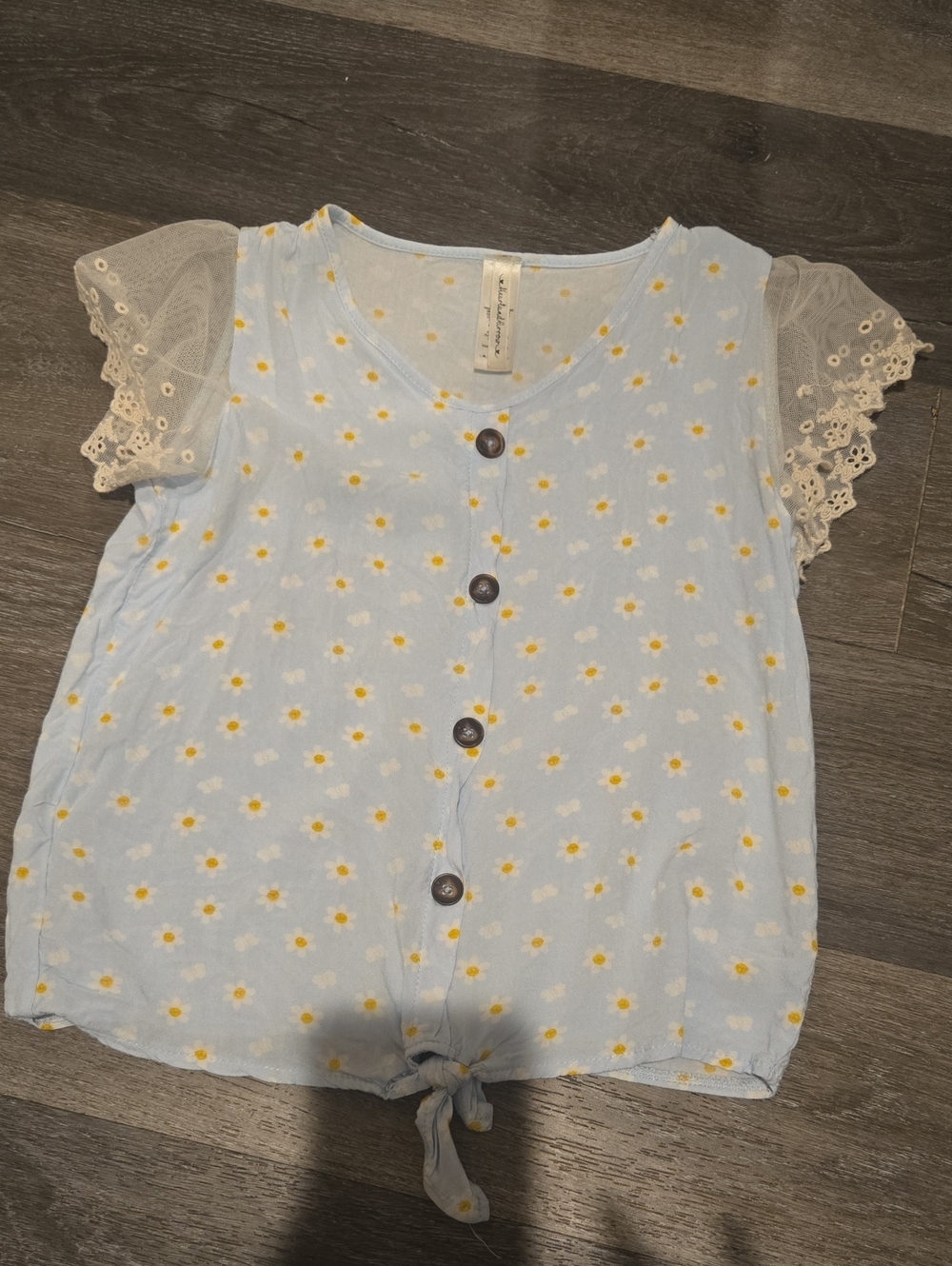 Girls' Light Blue Daisy Print Button-Front Top with Lace Sleeves